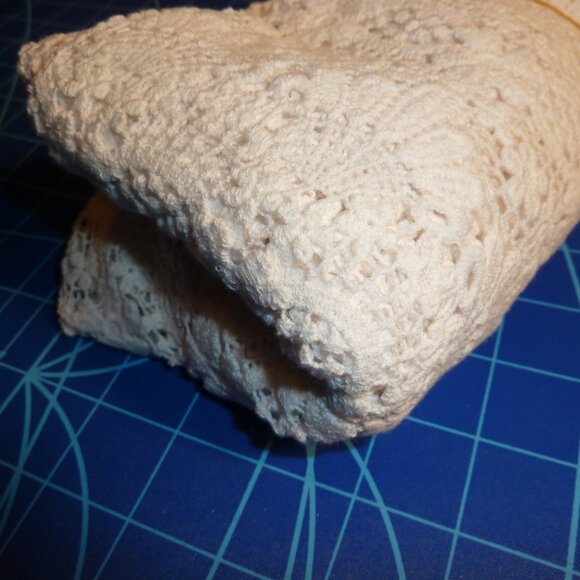 Off-white wool lace fabric with borders on both widths 100% wool - Picture 2 of 2